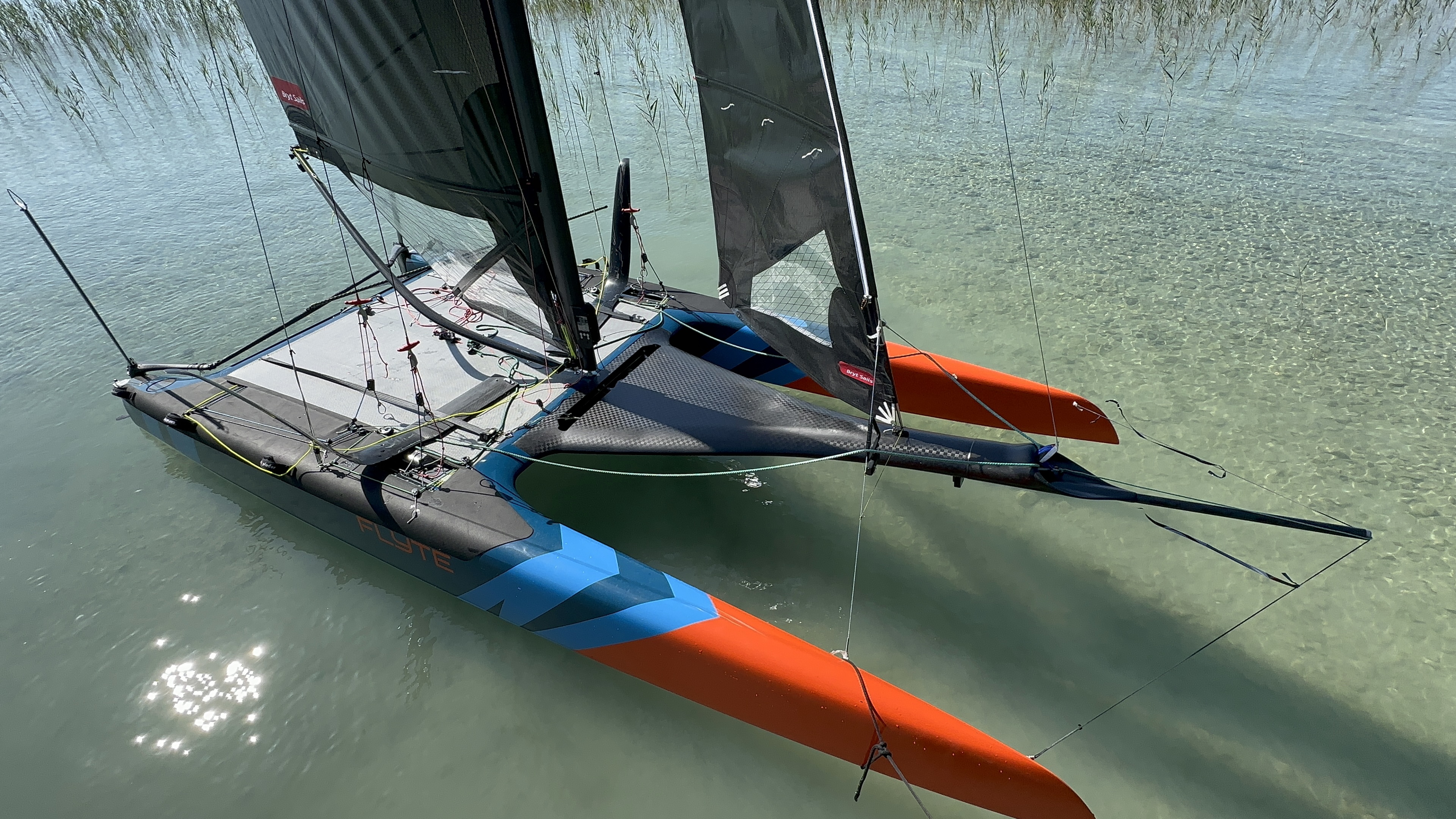 Flyte full-carbon hull